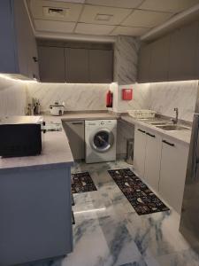 Photo de la galerie de l'établissement Ocean Whisper Ultra Luxe 1 bedroom Apartment with a private beach - Al Marjan Island, à Ras al Khaimah