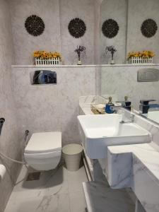 Photo de la galerie de l'établissement Ocean Whisper Ultra Luxe 1 bedroom Apartment with a private beach - Al Marjan Island, à Ras al Khaimah 43 autres photos