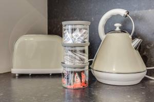 a blender and a tea kettle on a counter at Victorian Terrace, East Ardsley in Robin Hood