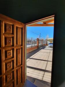 an open door with a view of a sidewalk at Malargüe al Sur, departamentos in Malargüe