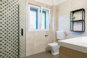 Salle de bains dans l'établissement Apartment near the beach- Zen 2