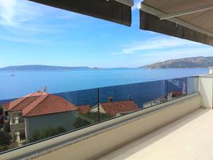 a view of the ocean from the balcony of a house at Apartment Azuri in Okrug Donji