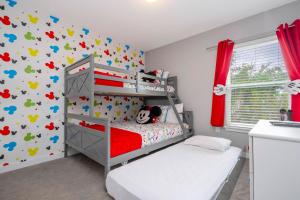 Poschodová posteľ alebo postele v izbe v ubytovaní Dream Modern Home Private Pool 4451