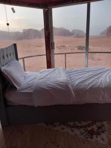 Postel nebo postele na pokoji v ubytování Joy to Wadi Rum