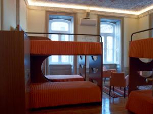 Postel nebo postele na pokoji v ubytování Serenata Hotel & Hostel Coimbra