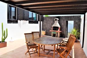 Zdjęcie z galerii obiektu Grand Villa Famara Puerto del Carmen w Puerto del Carmen