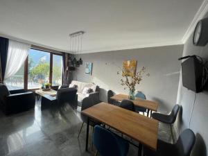 TV a/nebo společenská místnost v ubytování UP Holiday Home