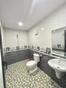 a bathroom with a toilet and a sink at The Garden Homestay Ninh Bình in Ninh Binh