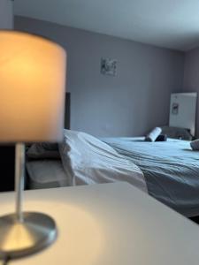מיטה או מיטות בחדר ב-Maison villageoise