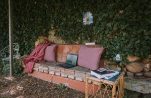 A seating area at Uruñuela, un jardín entre viñedos en La Rioja by encasadeainhoa
