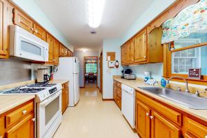 Gallery image of Pine Knoll Nest in Pine Knoll Shores +12 photos