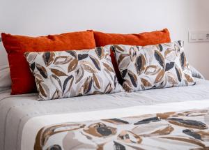 A bed or beds in a room at Uruñuela, un jardín entre viñedos en La Rioja by encasadeainhoa