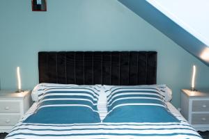 Een bed of bedden in een kamer bij Demeure Belle Epoque