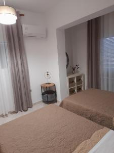 Postel nebo postele na pokoji v ubytování Giotouli Apartment