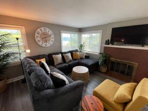 Gallery image of Right on the River! walking to town/artpark/docks in Lewiston +47 photos