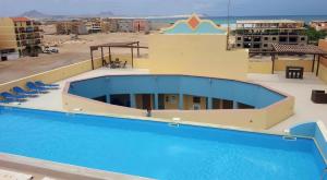 a swimming pool on the roof of a building at Residence Estrela do Mar in Sal Rei