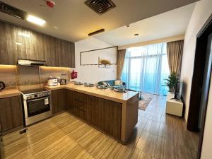 Kuchyň nebo kuchyňský kout v ubytování Brand New 1 Bedroom in Luxury MBL Residence in JLT