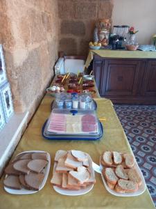 Jedlo v ubytovaní bed & breakfast alebo blízkom okolí