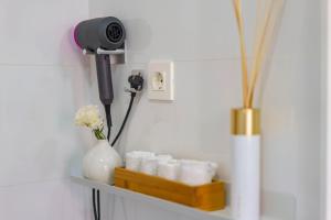 a camera on a shelf in a bathroom with toiletries at Casa la Fontana in Granada