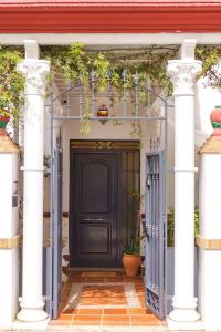 The facade or entrance of Casa la Fontana - Hostatel