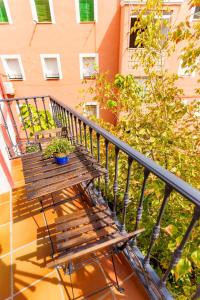 A balcony or terrace at Casa la Fontana - Hostatel