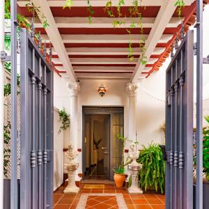 The facade or entrance of Casa la Fontana - Hostatel