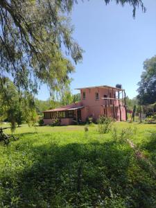 a house in the middle of a field at La casa de Sibila in Bragado