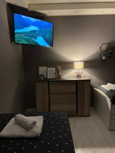 A bed or beds in a room at Beta House Apartments