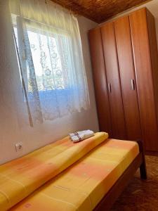 Uma cama ou camas num quarto em Apartmani Bozovic