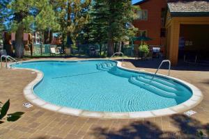 a large swimming pool in a yard at 418 - Bright Modern Comfy and Great Location in Mammoth Lakes