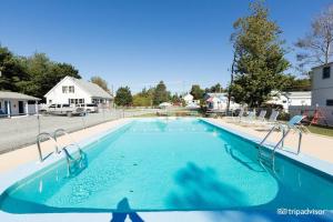 Πισίνα στο ή κοντά στο 3 Bedroom Pool PlayArea CampFire Cozy Apt +16 φωτογραφίες