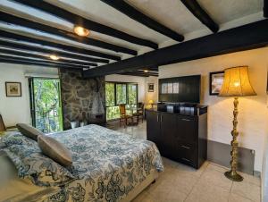 a bedroom with a bed and a table and chairs at Posada Cafe La Huerta in Guasca