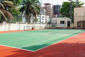 House7Lagos tesisi ve yakınında tenis ve/veya squash olanakları