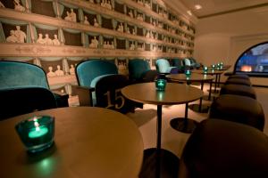Posezení v ubytování Motel One Wien-Staatsoper