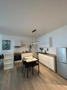 Kuchyň nebo kuchyňský kout v ubytování Luxuriöses Apartment für 4 Personen, Neubau, Parkplatz free