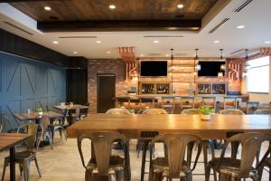 本德万豪春季山丘套房酒店 餐厅或其他用餐的地方