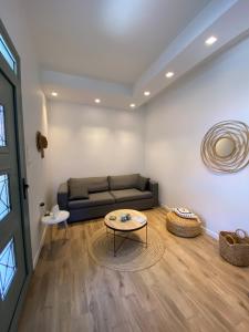 A seating area at Menta House