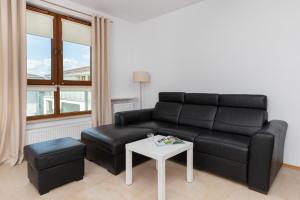 Posedenie v ubytovaní Beautiful Apartment Gdynia Czarnieckiego with Balcony by Noclegi Renters