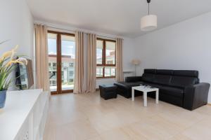 Posedenie v ubytovaní Beautiful Apartment Gdynia Czarnieckiego with Balcony by Noclegi Renters