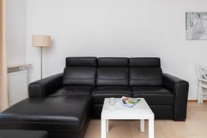 Posedenie v ubytovaní Beautiful Apartment Gdynia Czarnieckiego with Balcony by Noclegi Renters