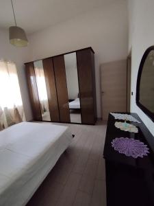 Tempat tidur dalam kamar di Casa vacanze via Brindisi