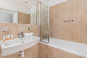 Kúpeľňa v ubytovaní Beautiful Apartment Gdynia Czarnieckiego with Balcony by Noclegi Renters