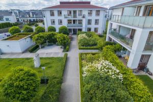 Vonkajšia záhrada v ubytovaní Beautiful Apartment Gdynia Czarnieckiego with Balcony by Noclegi Renters