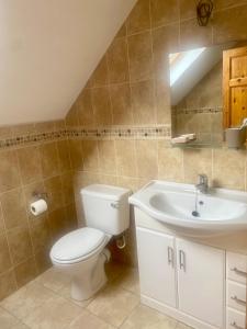 Fotografija u galeriji objekta Irish Isle Oasis: Spacious 5-Bedroom Retreat u gradu Bungowla