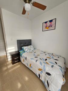 Posteľ alebo postele v izbe v ubytovaní Apartamento comfortable, Carmen De Apicala Tolima/Col