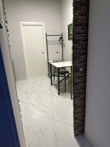 a room with a table and a white tile floor at Vi Luxury Room in Pagani