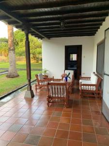 GinebraHermosa y tranquila finca con piscina的相册照片