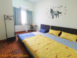 a bedroom with a bed with a horse on the wall at Heart Bentong Guest House 文冬心宿民宿 Bentong Homestay in Bentong