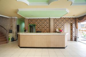 a lobby with a counter in a building at Reddoorz Syariah At Hotel Matahari 2 in Jambi