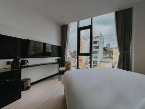 Postel nebo postele na pokoji v ubytování The Concept Hotel HCMC- District 1